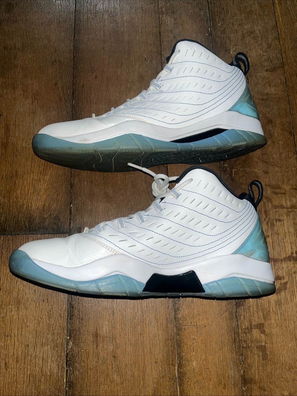 Nike Jordan Mens Size 10 Velocity Shoes White Aqua Blue Basketball 688975-117
